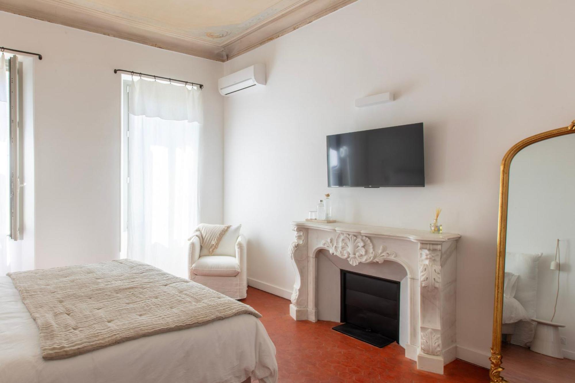 La Batisse En Blanc Hotel Голф-Жуан Екстериор снимка