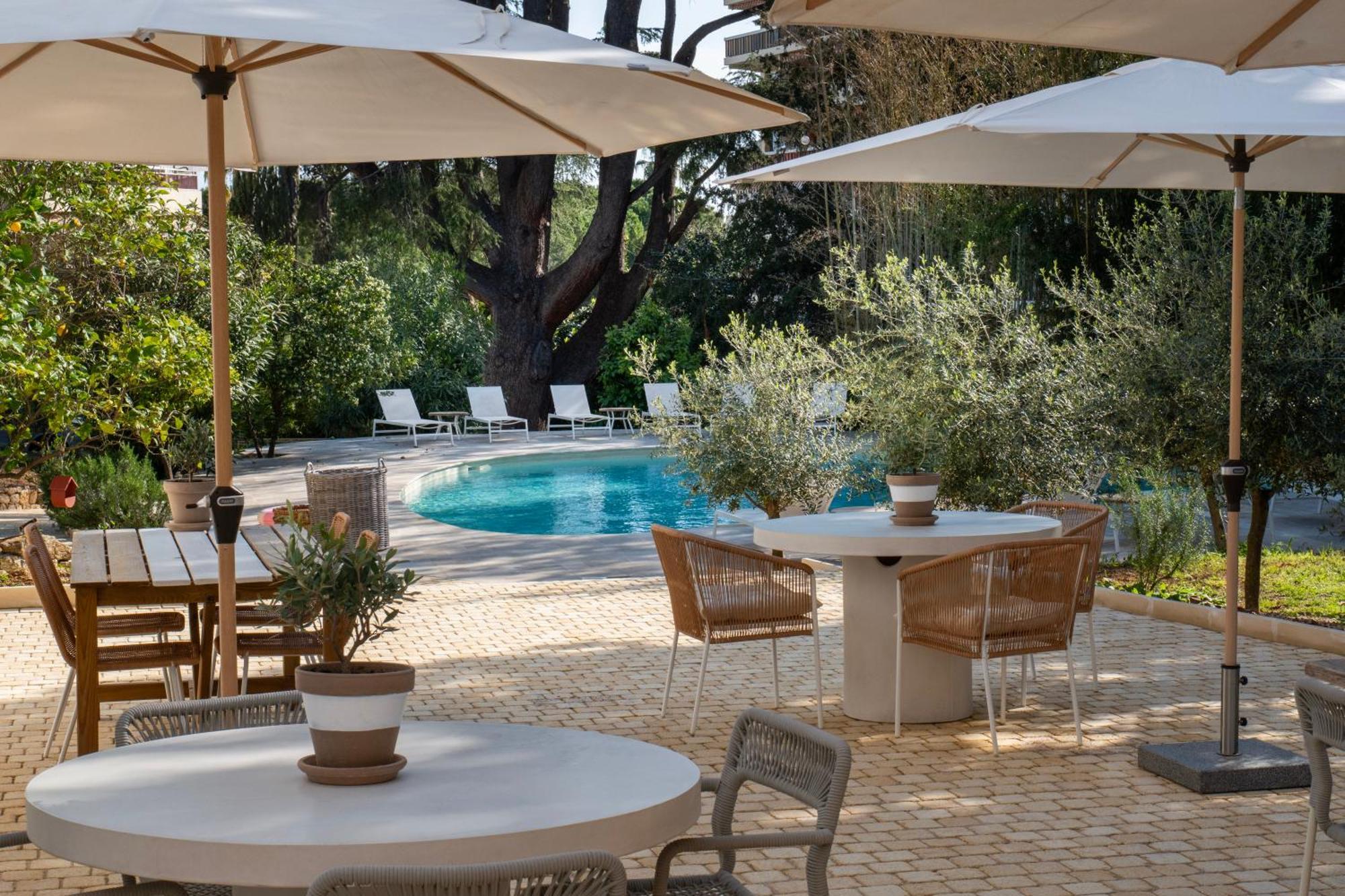 La Batisse En Blanc Hotel Голф-Жуан Екстериор снимка